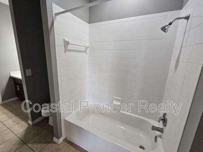 Building Photo - 1824 Mira Lago Cir