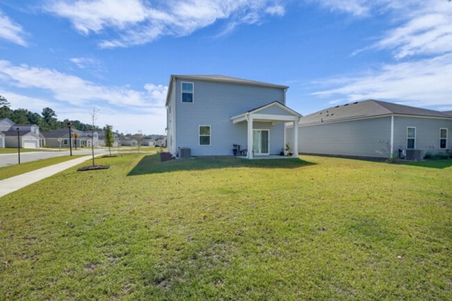 Building Photo - New Hampstead Beauty