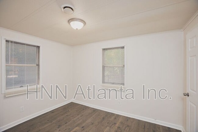 Building Photo - 2555 Lloyd Rd