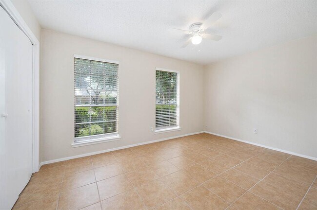 Building Photo - 10707 Forest Leaf Dr
