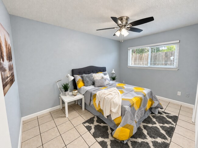 Floorplan - Lone Pine Apartments