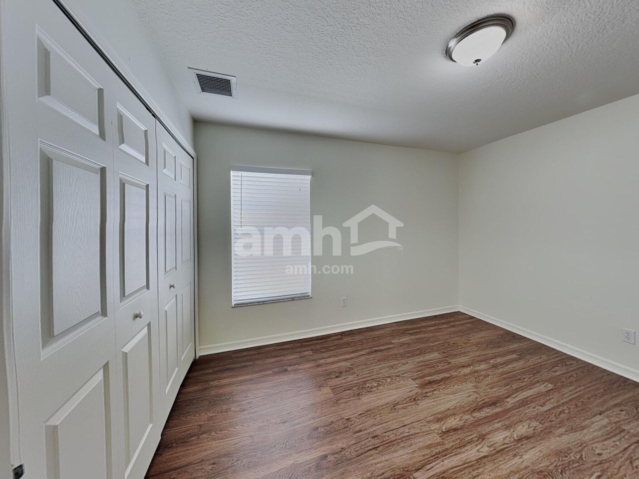 Building Photo - 5731 NW Zenith Dr