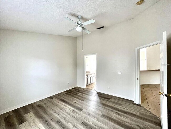 Building Photo - 1140 Cedarwood Way
