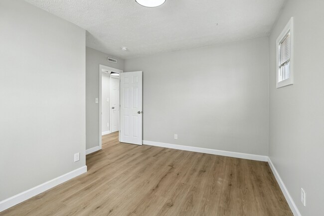 Building Photo - 3111 S 40th St