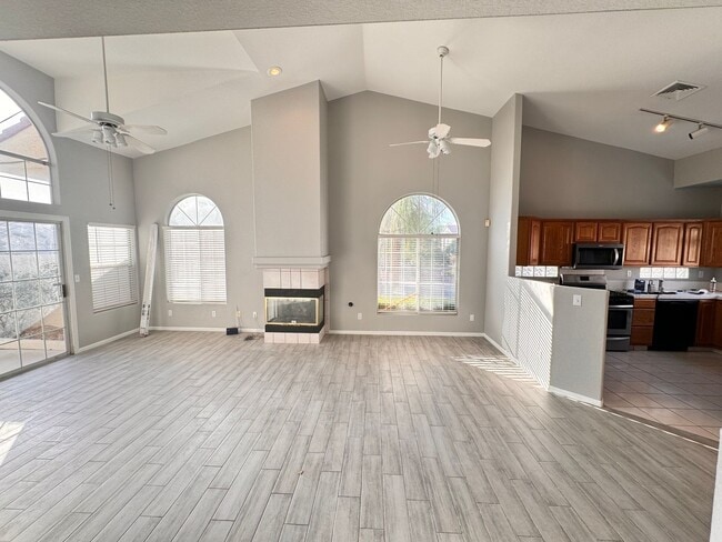 Building Photo - 2 Bed + Den Single Story Home in Guard Gated Painted Desert