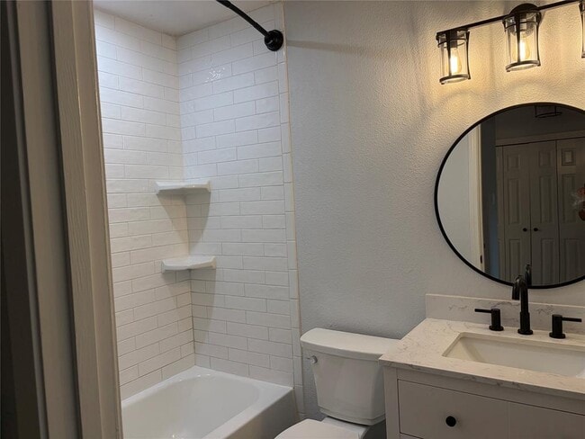 Building Photo - 3109 Plantation Rd