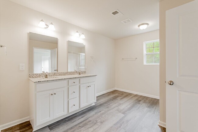 Building Photo - Discover the Perfect Blend of Comfort and ...