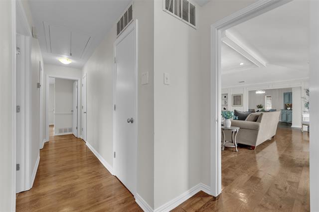 Building Photo - 9511 Robin Meadow Dr