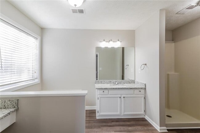 Building Photo - 652 Stonemill Manor