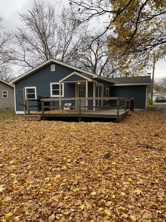 Building Photo - 306 W Cottage Ave