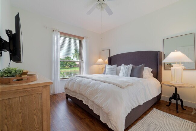 Building Photo - 1907 S Club Dr