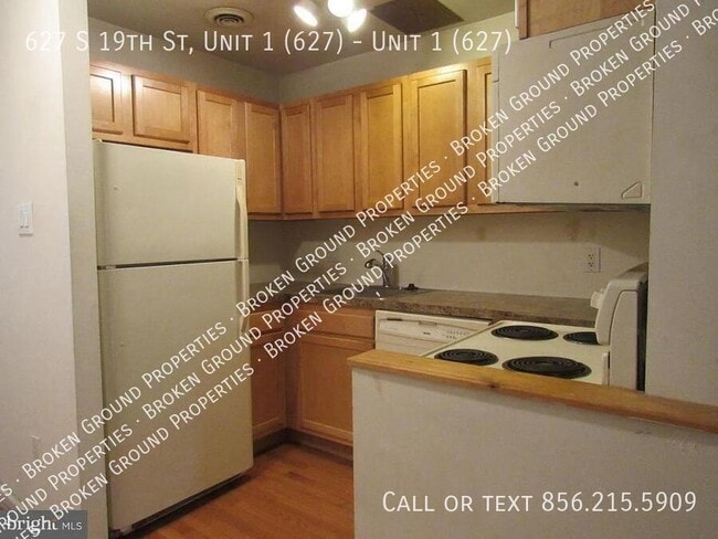 Building Photo - 627 S 19th St