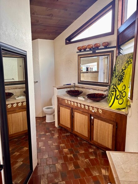 Building Photo - 3928 Ulu Alii St