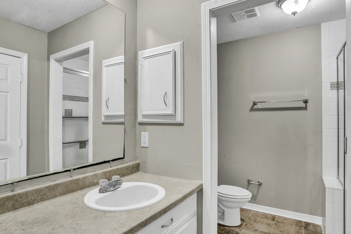 Building Photo - 128 Dogwood Cir