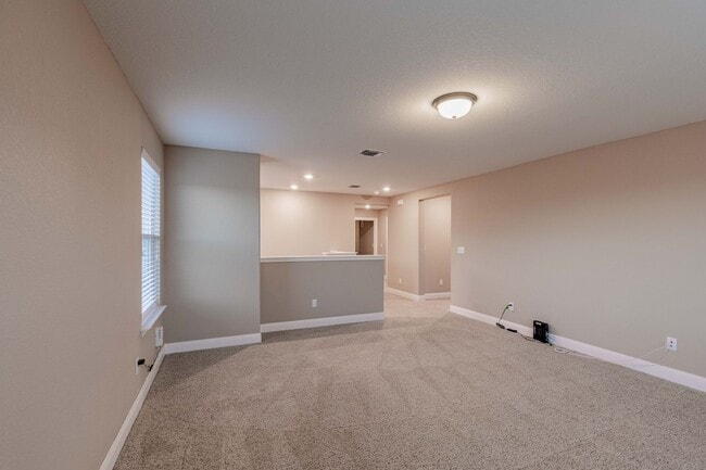 Building Photo - Beautiful 4BR / 2.5BA Home – Walk-In Closet, Covered Deck & Laundry Room