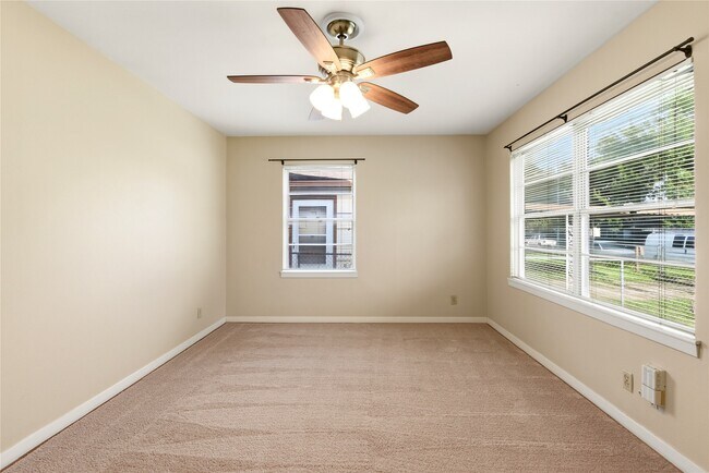 Building Photo - 8406 Highcrest Dr
