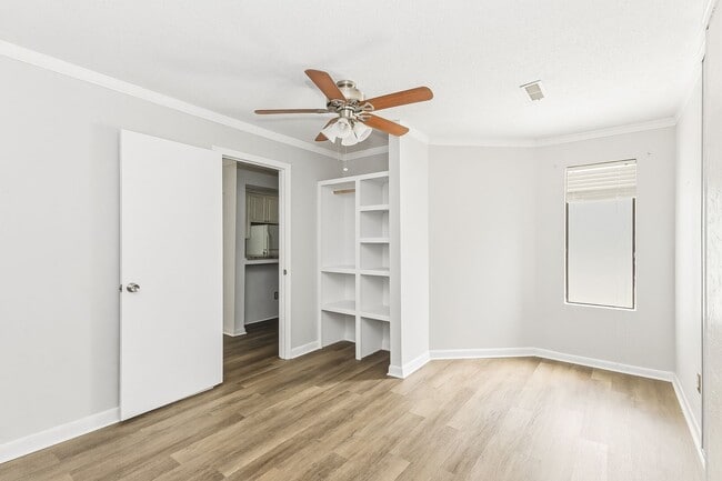Building Photo - Open Concept Condo! 2 Bedrooms & 2.5 Baths!