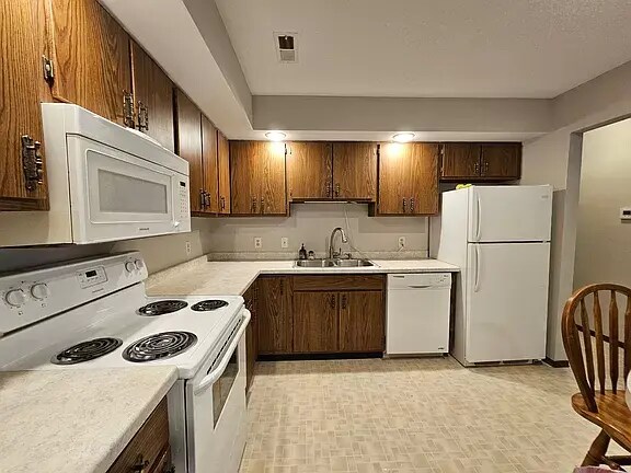 Building Photo - 2555 Clayton Blvd