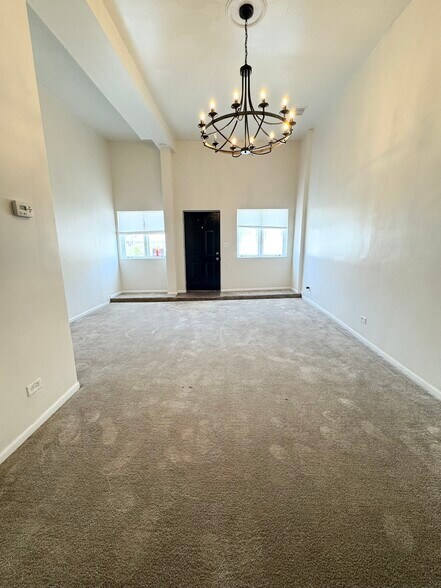 Building Photo - 647 W 48th Pl