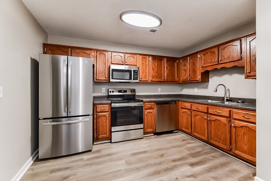 Building Photo - 1607 Central Trails Dr