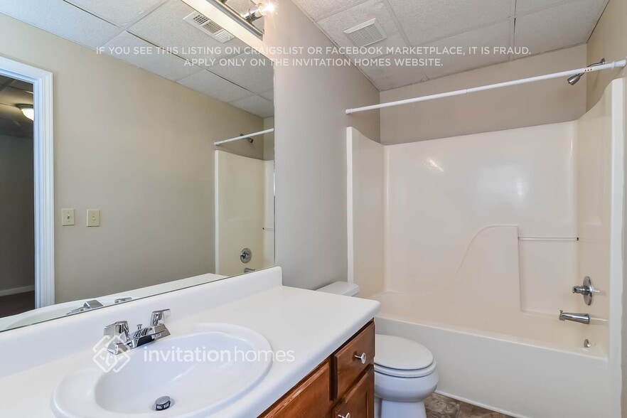 Building Photo - 5024 Logans Run