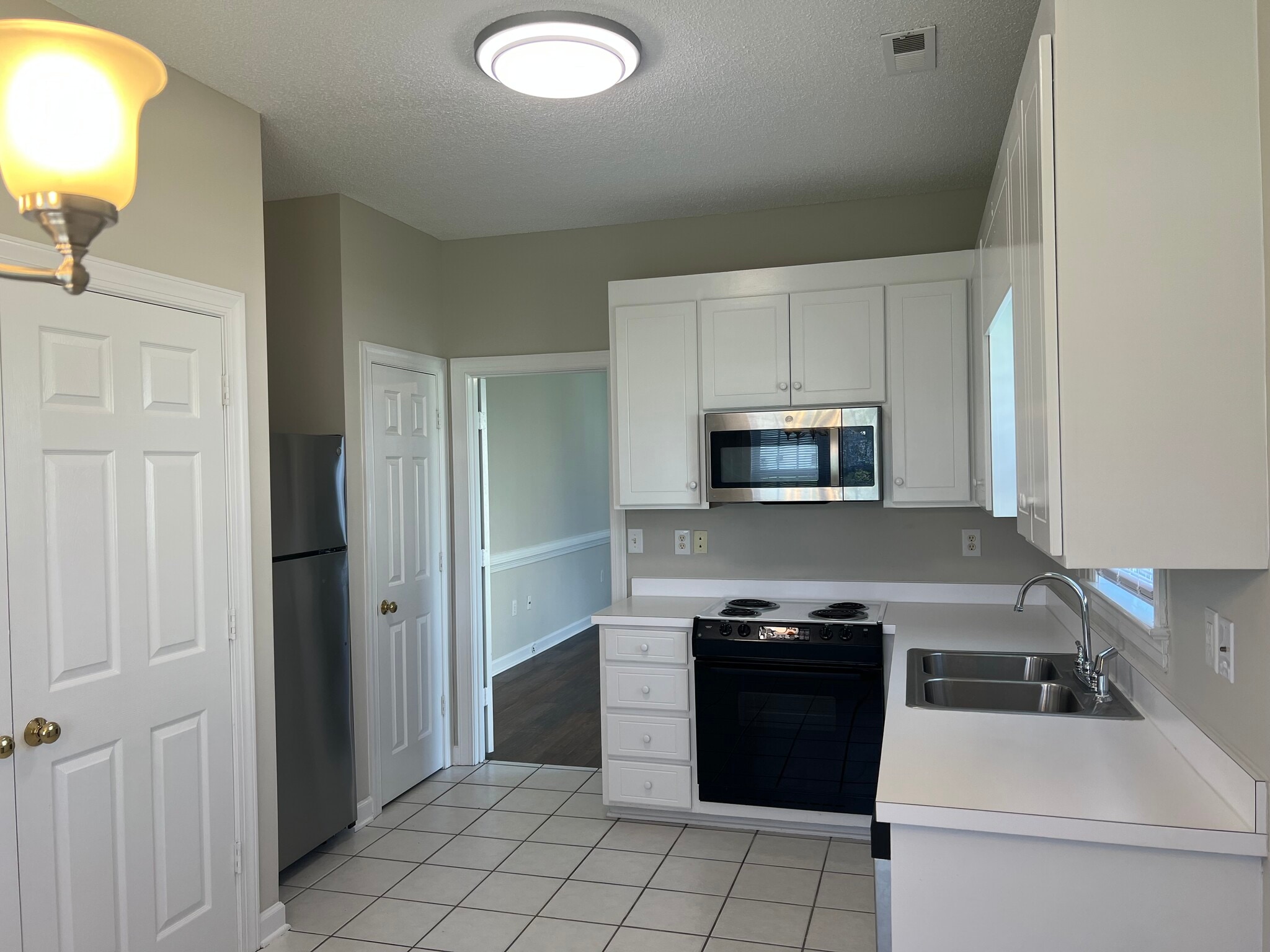 Building Photo - 3321 Whitlock Dr N