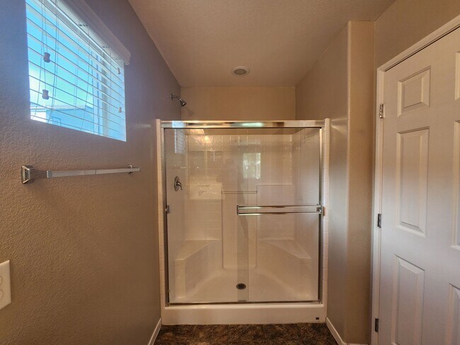 Building Photo - Unique condo with rooftop Strip Views and modern amenities.