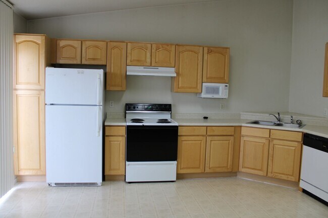 Building Photo - Comfortable 2-Bedroom Condo in Desirable F...