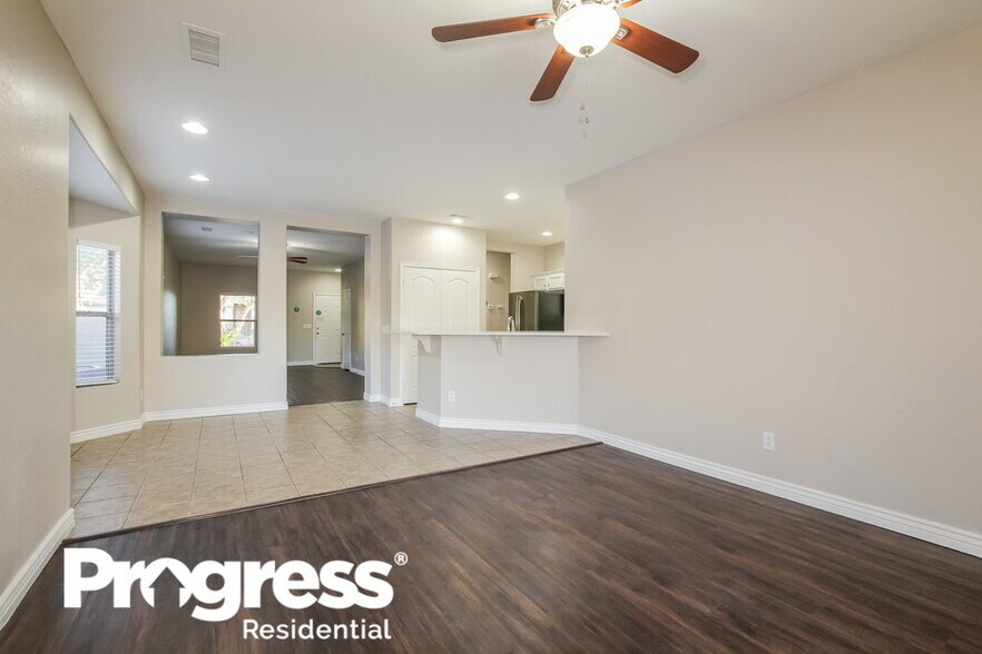 Building Photo - 13758 W Port Royale Ln