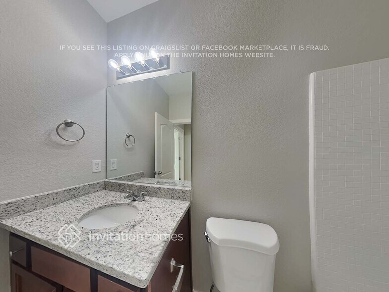 Building Photo - 583 Solano Dr