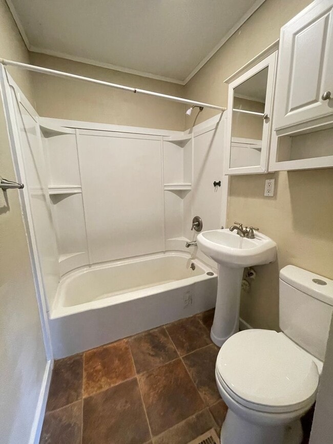 Building Photo - 3 bedroom 1 bath house