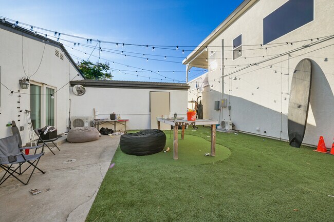 Building Photo - 6124 Pembroke Dr