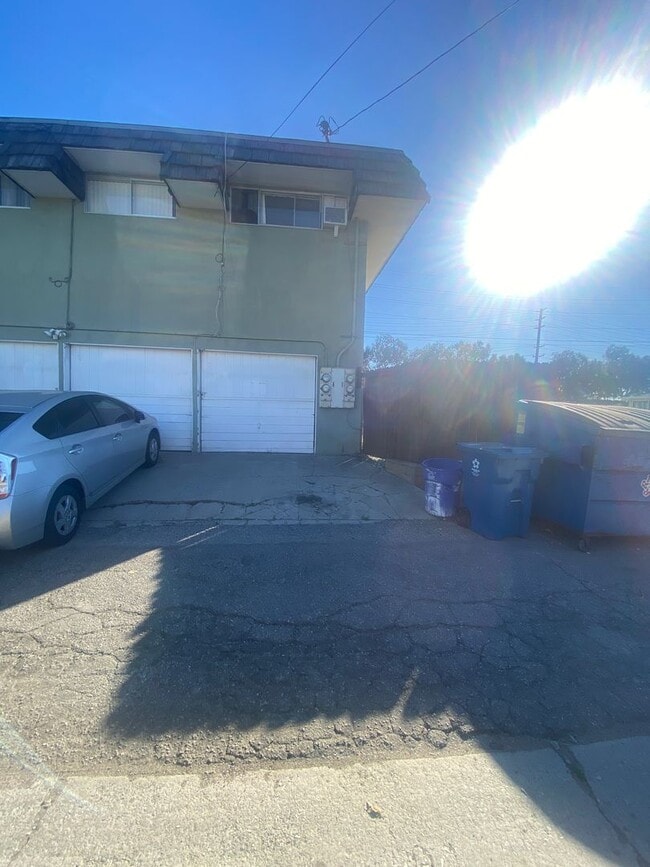 Building Photo - Randall Apartments