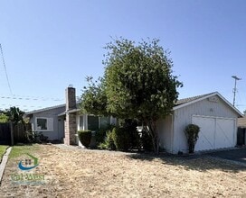 Building Photo - $3695 - 3 Bd/2 Ba Single Family Home with ...