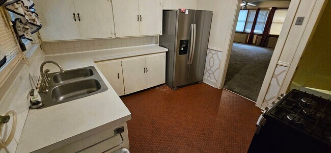 Building Photo - 1363 W 12th St