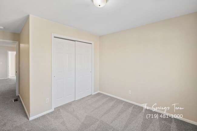 Building Photo - Charming 2BD/2.5BA Townhome with Attached ...