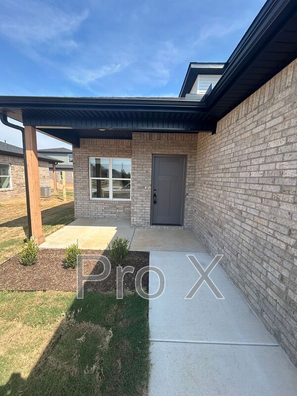 Building Photo - 623 Cosmos St