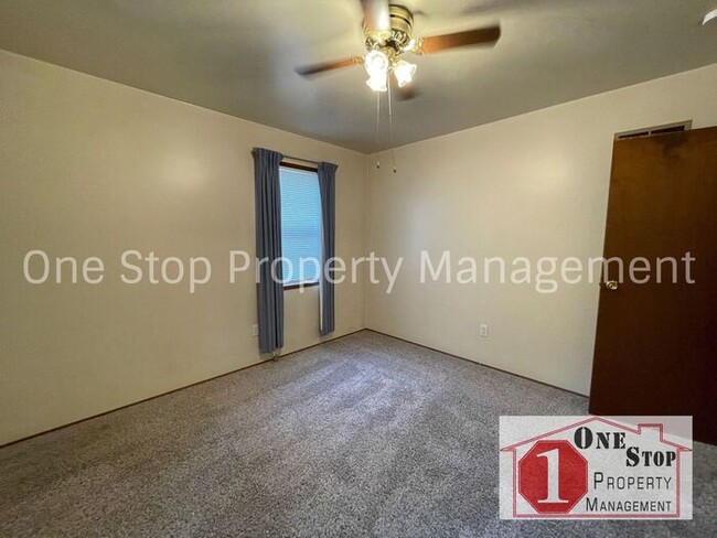 Building Photo - Cute 3 Bedroom, 1 Bath in North Kansas Cit...