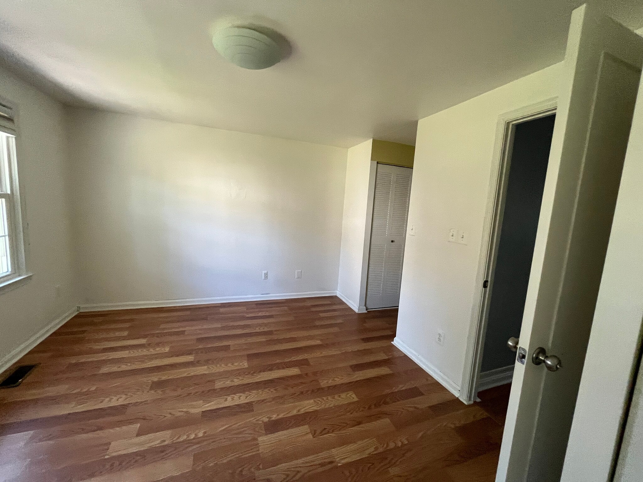 connection to bathroom - 20519 Sterncroft Ct