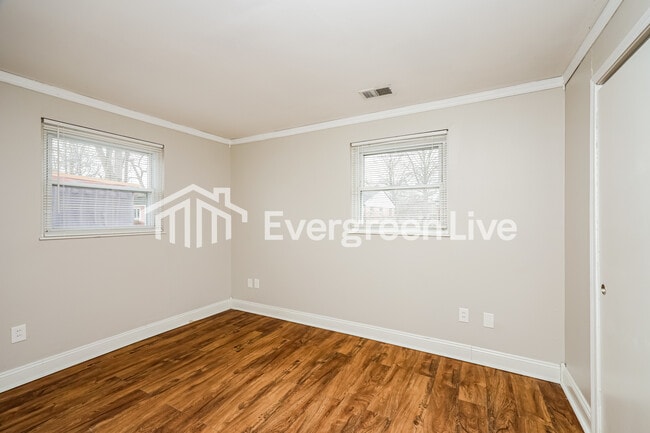 Building Photo - 5679 Tall Oaks Dr