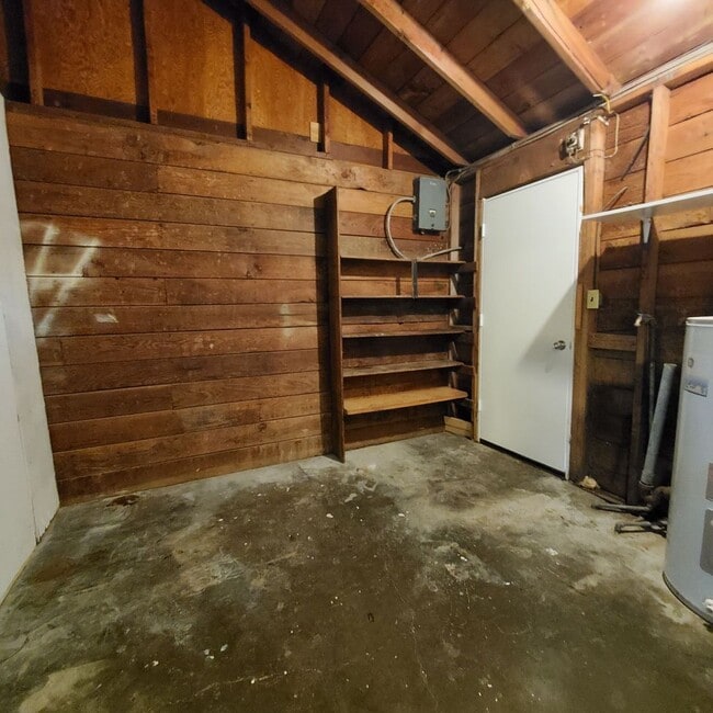 Building Photo - Cozy 2 Bed, 1 Bath Home close to Burkhart ...