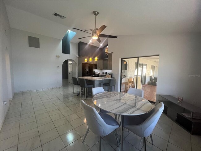 Building Photo - 470 Strasburg Dr