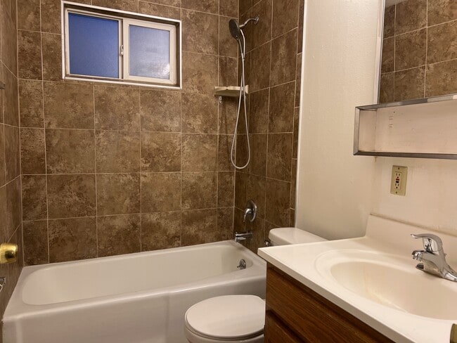 Building Photo - 1101 E 420 S St