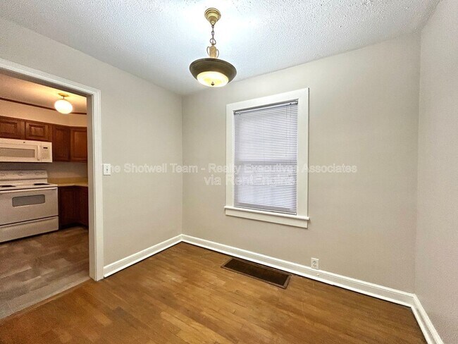 Building Photo - 4403 Cypress Ln SW