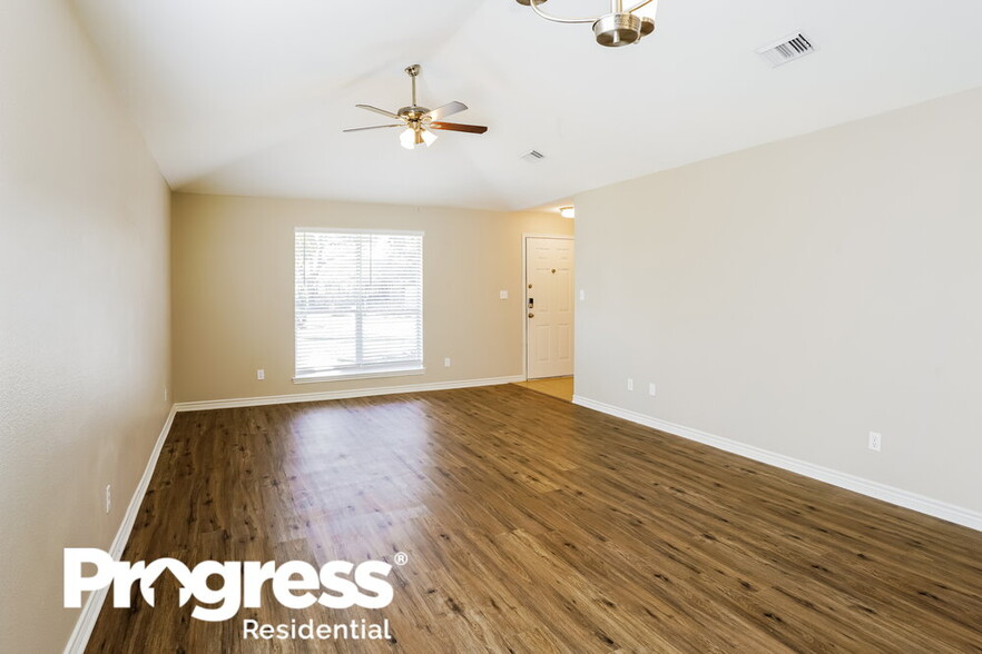 Building Photo - 2110 Redwood St
