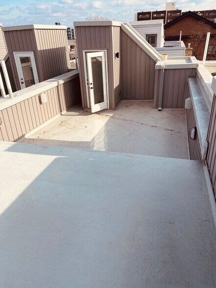 Building Photo - 1239 N Leithgow St