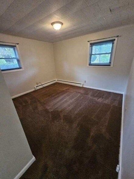 Building Photo - 3 Colonial Ave