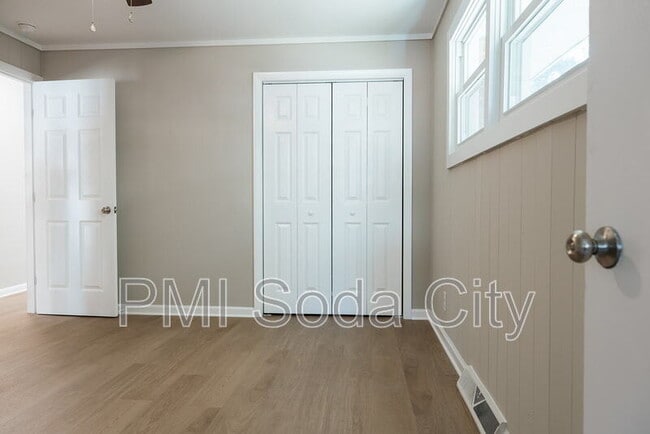 Building Photo - 2401 Truax Ln