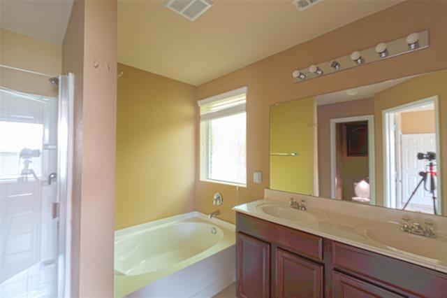 Building Photo - 590 Arthur Dr