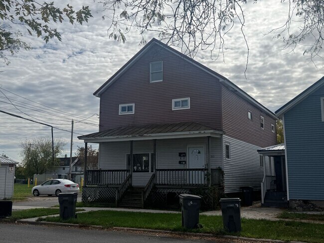 Building Photo - 213 Depeyster St